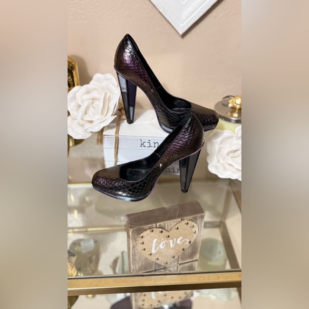 Saint Laurent Brown Textured Pointed-Toe Pumps with Subtle Purple Sheen - Picture 4 of 14